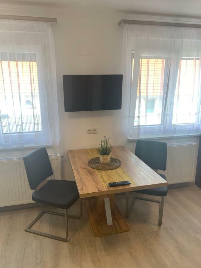 Ferienwohnungen zum Briefmarkenhaus Mörbisch am See Exterior foto