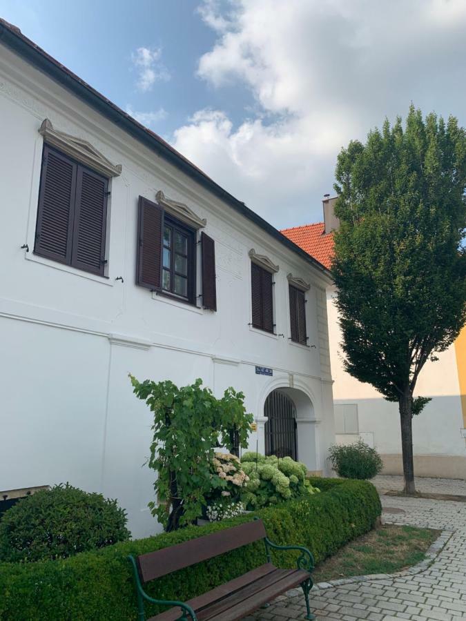Ferienwohnungen zum Briefmarkenhaus Mörbisch am See Exterior foto