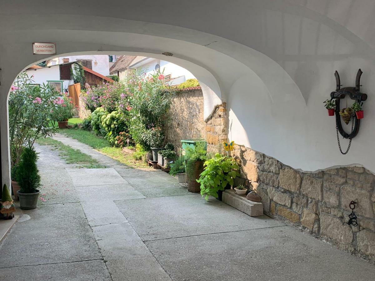 Ferienwohnungen zum Briefmarkenhaus Mörbisch am See Exterior foto